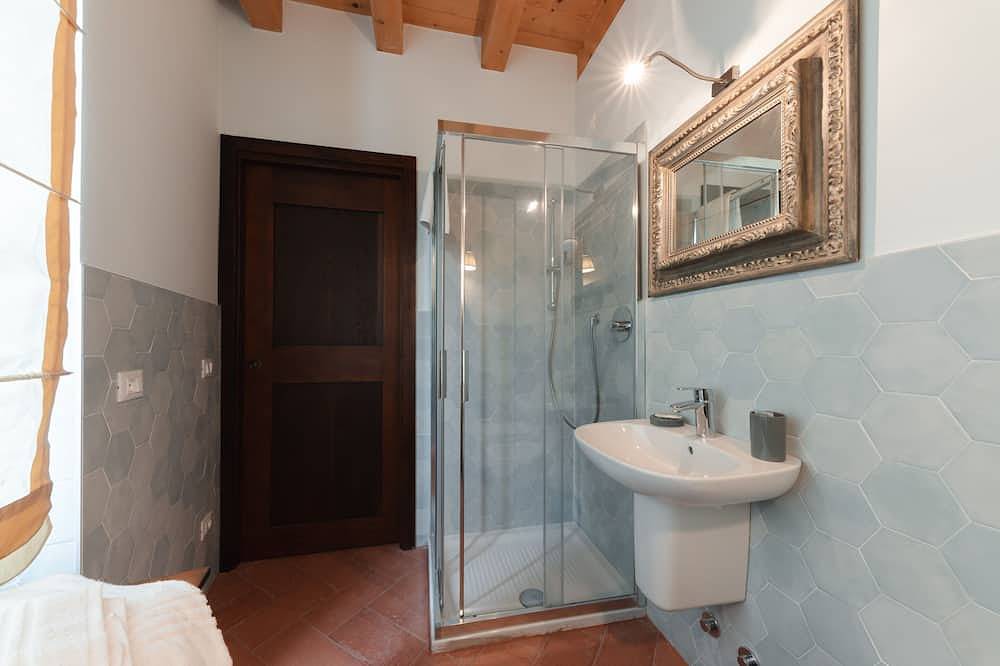 Geheel appartement, Studio-Superior-Ensuite with Shower-Countryside view-Monolocale in Affi, Garda Bergen