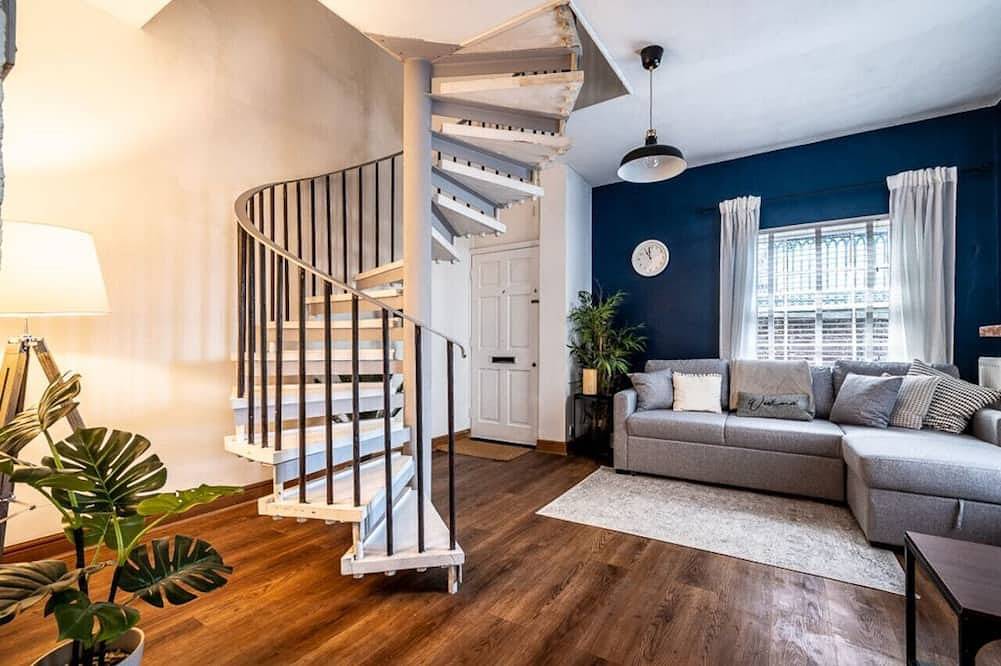 Entire apartment, Modern, central flat with character features in Exeter, Devon