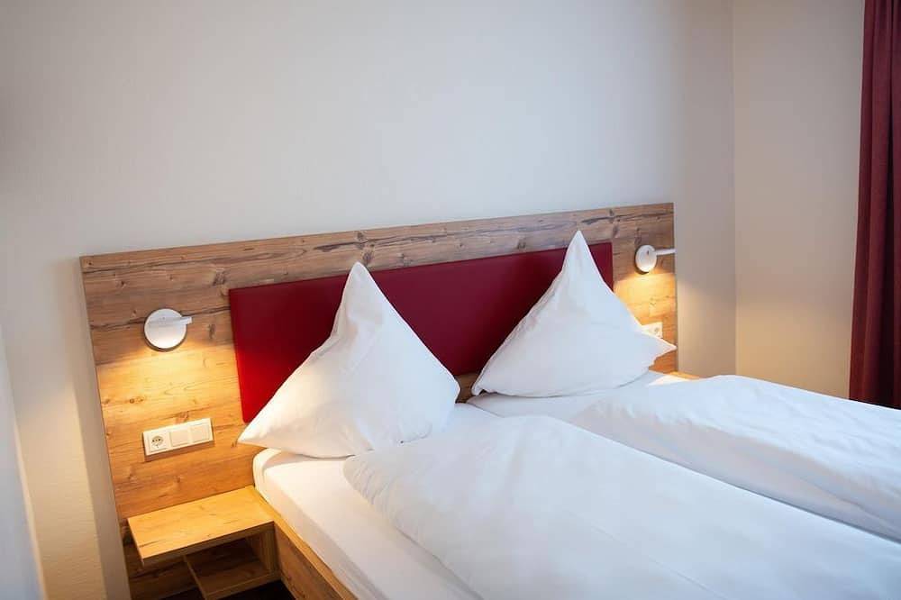 Standard Doppelzimmer - Gasthaus Stroh in Buchholz (Westerwald), Rheinland-Pfalz