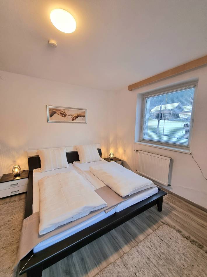 Ganze Wohnung, Ferienwohnung 'Gina' mit Bergblick, privatem Garten und Wi-Fi in Hohe Tauern, Stall