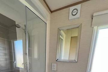 Static Caravan for 8 People in Selsey, West Sussex, Photo 3