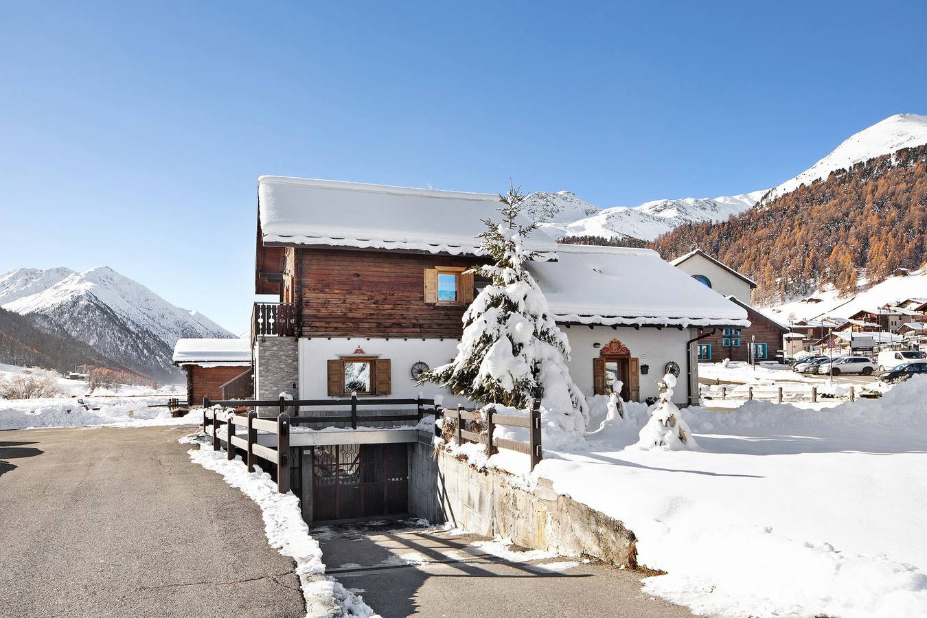 Casa vacanze Baita sulle Alpi, vista montagne, giardino, terrazza, barbecue e Wi-Fi in Livigno (Borgo), Livigno