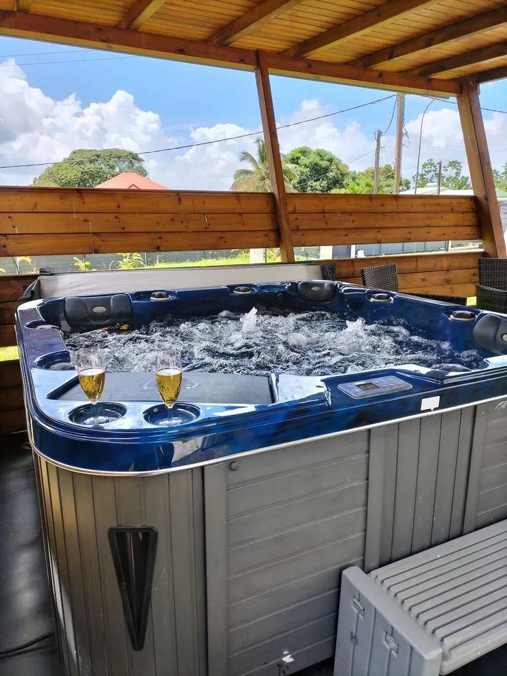 Location de vacances pour 6 personnes, avec terrasse et piscine à Sainte-Rose - 4