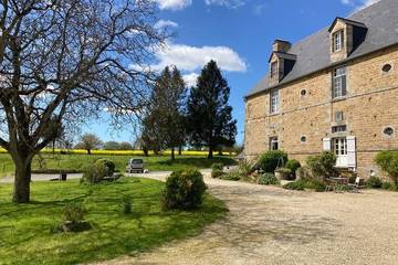 Gîte pour 15 personnes, avec jardin, animaux acceptés à Braffais