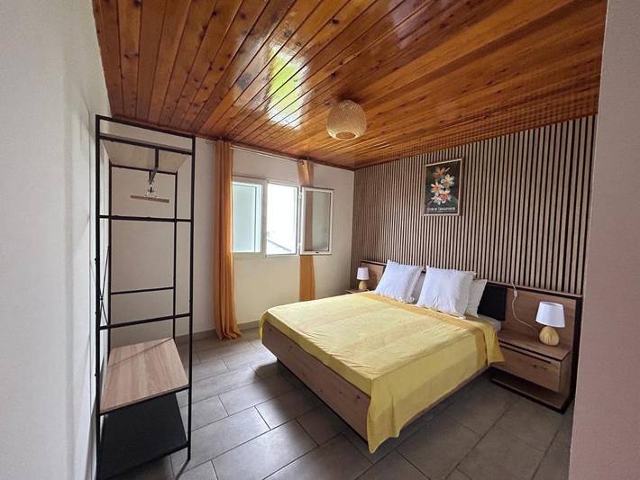 Location de vacances pour 8 personnes, avec vue ainsi que terrasse et jardin dans Grand-Îlet - 3