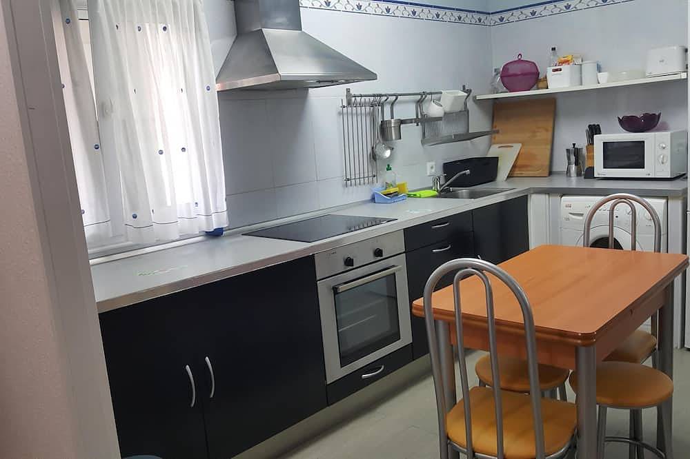 Entire apartment, Liencres, nearby beaches. Free Wifi. Low level in Liencres, Piélagos