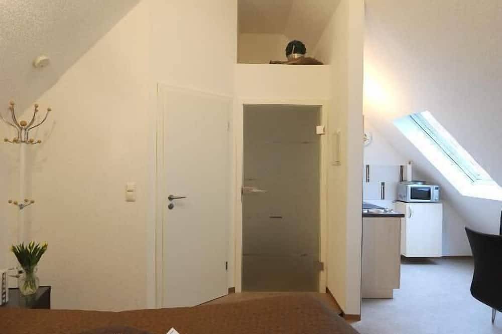 Ganze Wohnung, Gemütliche 3-Sterne-Ferienwohnung mit allergikerfreundlichem Doppelbett in Bad Staffelstein, Oberes Maintal - Coburger Land