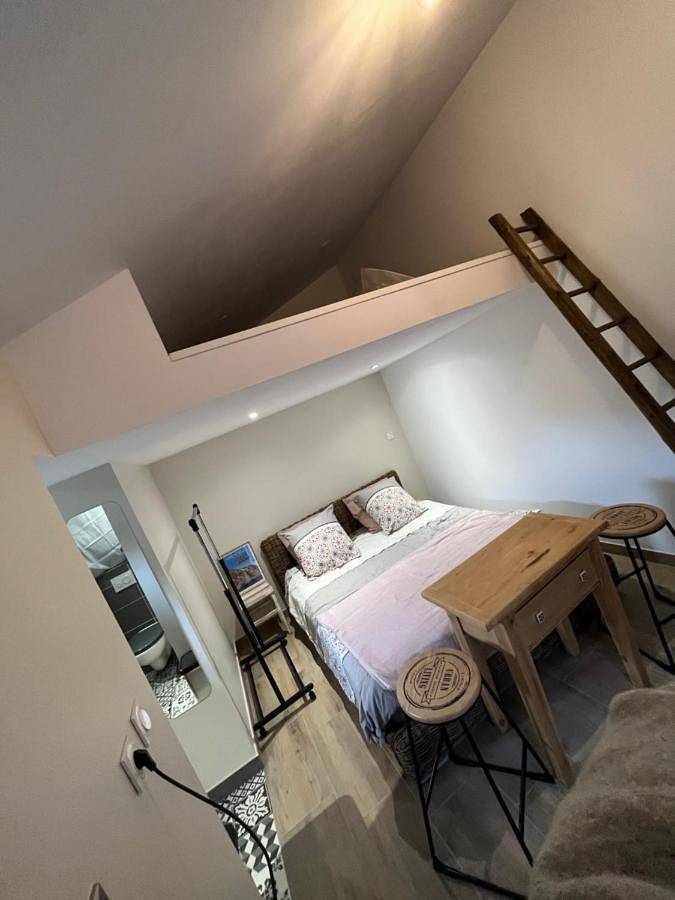 Cottage pour 2 personnes, avec jardin à Brié-et-Angonnes