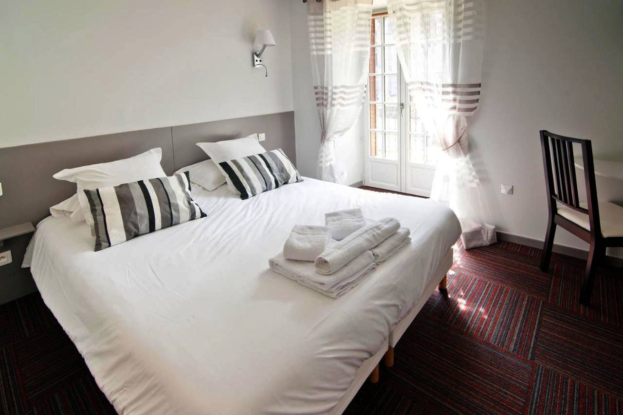 Double Room in Orcival (Puy-de-Dôme), Parc naturel régional des Volcans d'Auvergne