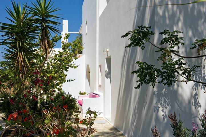Agriturismo per 2 persone, con panorama e giardino a Milo Grecia