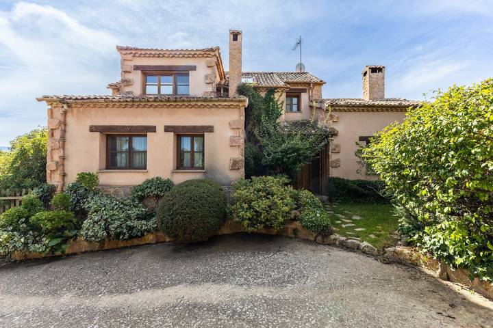 Casa rural con piscina para 12 personas, con Jardín en Sierra de Guadarrama - 2