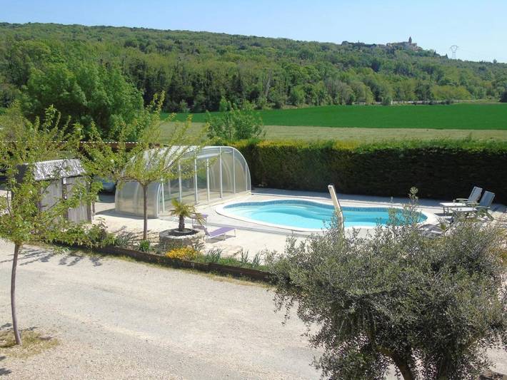 Location de vacances pour 5 personnes, avec Terrasse et Jardin ainsi que Piscine et Vue à La Garde-Adhémar