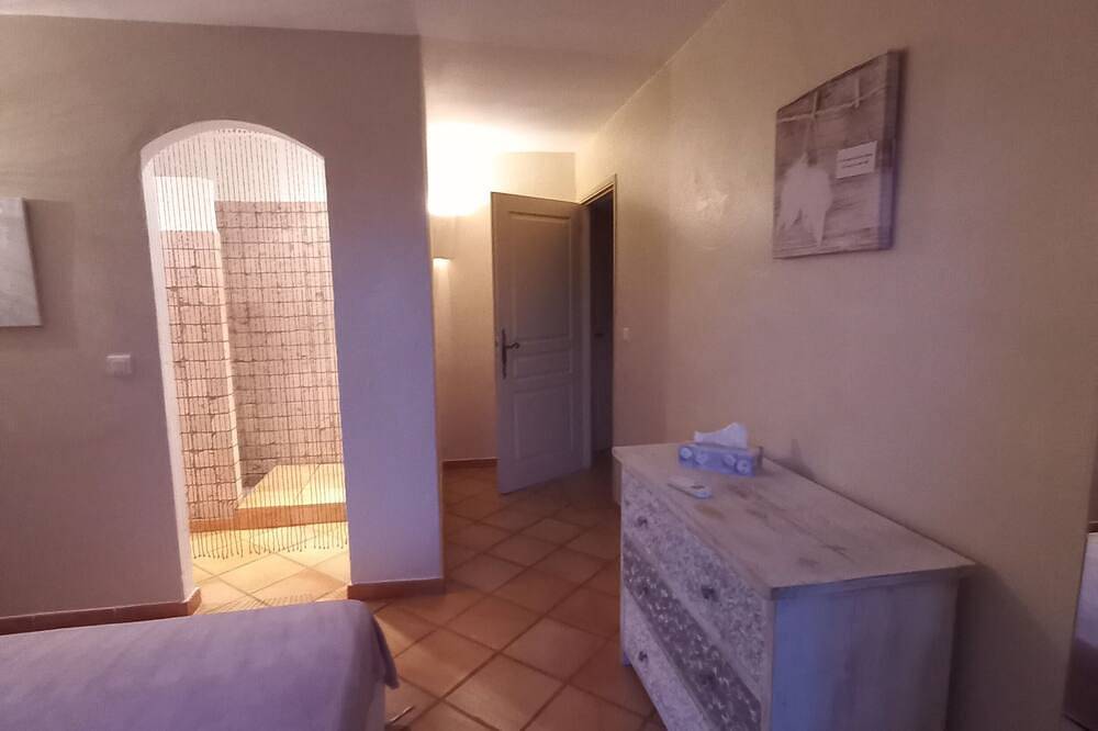 Chambre d'hôtes Figari: Suite familiale de deux chambres ( 2 à 4 personnes ) in Figari, Arrondissement de Sartène