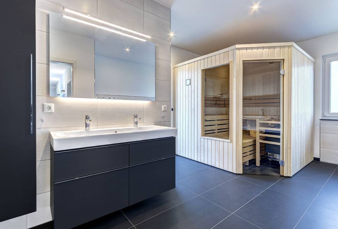 Haus Henny in Heringsdorf mit Sauna, Kamin und nah am Sandstrand in Drei Kaiserbäder, Heringsdorf