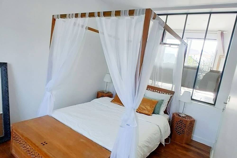 靠近巴黎戴高乐机场，国际展览中心，法国体育场，迪斯尼乐园，花园365平面，200平面别墅，可容纳14个人，五间卧室，三个浴室，花园可烤肉，大餐桌和阳伞，三个秋千 in Aulnay-sous-Bois, Sena-Saint Denis