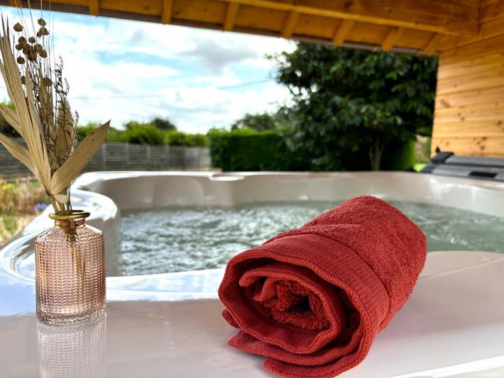 Gîte pour 6 personnes, avec Jacuzzi ainsi que Terrasse et Jardin à Chazemais - 2