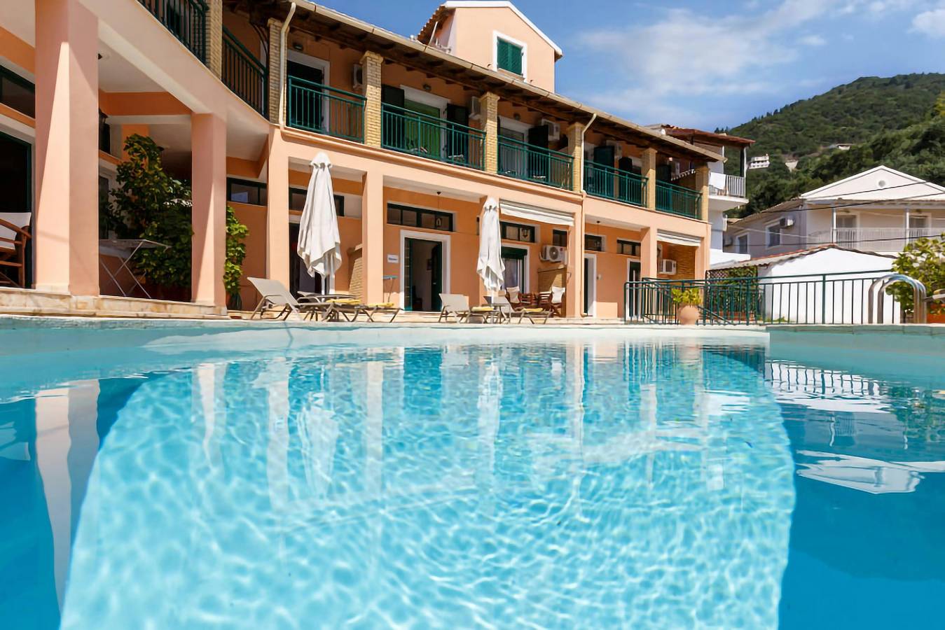Entire apartment, Villa Nikos by Tsiolis family ★ shared pool in Katavolos, Corfu