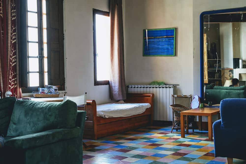 Historic house for 8 people in the heart of Riez+ terrace. Spacious, Ideal for families in Montagnac-Montpezat, Regionaler Naturpark Verdon