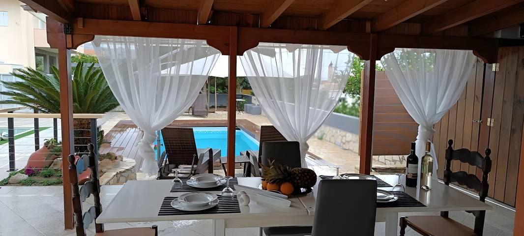 Apartamento entero, Estudio con vistas al mar y 2 balcones in Corintia