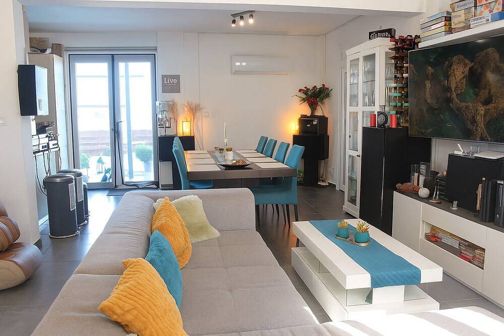 Modern room with sea view in Villa private pool fitness room in Oroklini in Distrito de Larnaca