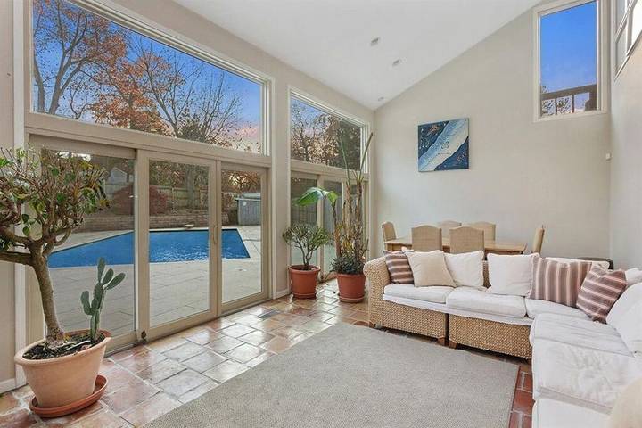 Vacation house for 8 people, with yard, with pets in Indiana