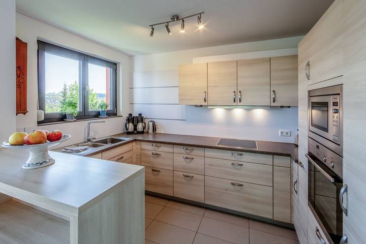 Ganze Wohnung, Fewo Konrad - schöne moderne Ferienwohnung mit Teilseeblick, Hunde willkommen in Gaienhofen, Untersee