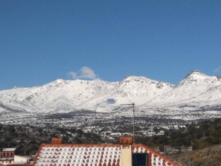 Apartamento para 4 personas, con Balcón además de Terraza y Vistas en Burgohondo