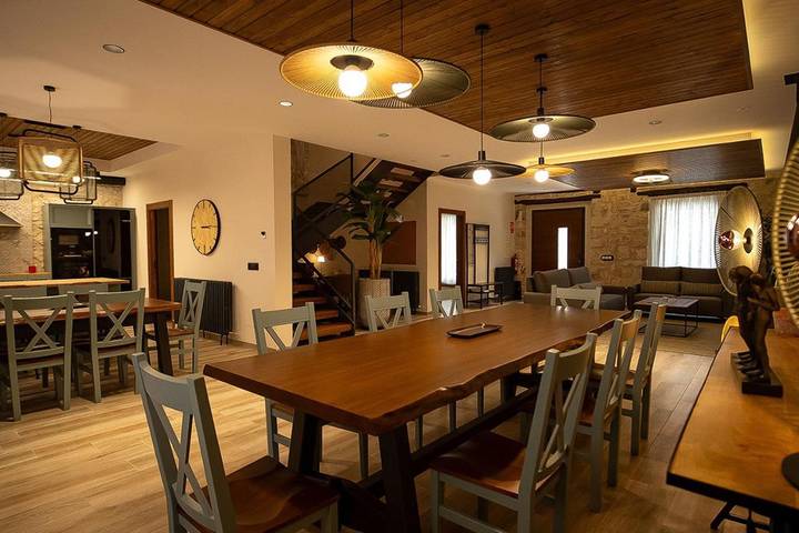 Casa de vacaciones para 16 personas, con vistas además de jardín y piscina, Se admiten mascotas - 1