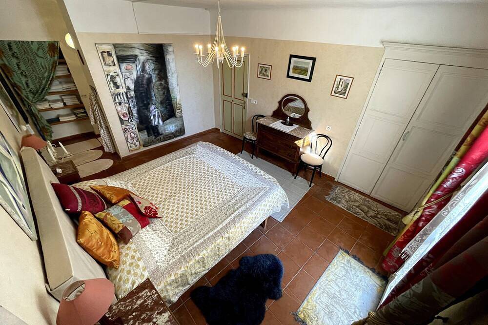 Entire apartment, Room 'House Of Arts' with Balcony and Wi-Fi in Rians, Brignoles region