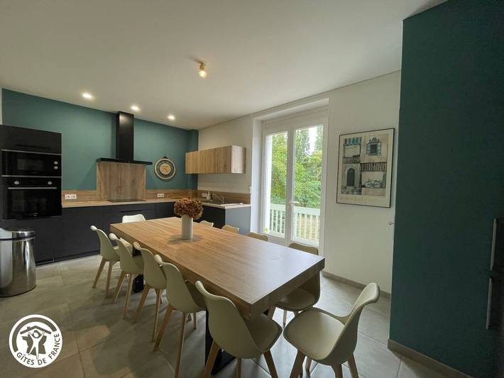 Gîte pour 12 personnes, avec terrasse dans Fontenay-le-Comte - 2