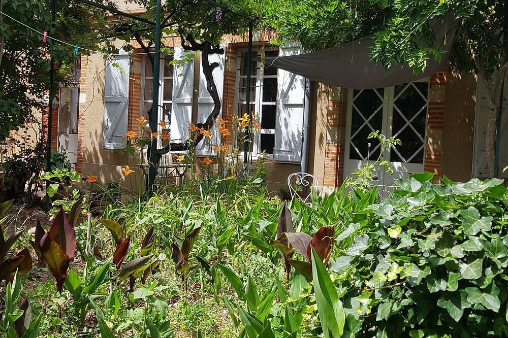Large bedroom (3 + 1 baby ) & Dining area in a country village - in Lézat-sur-Lèze, Ariège