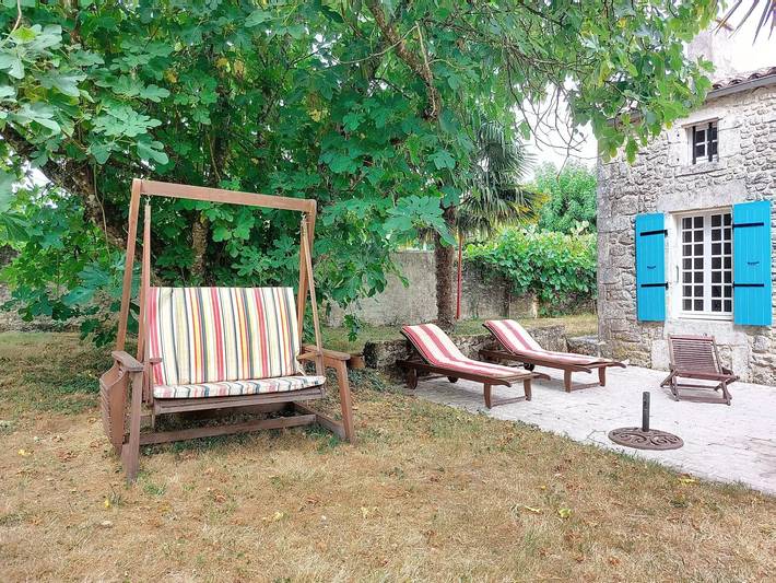 Location de vacances pour 6 personnes, avec terrasse à Sainte-Gemme - 2