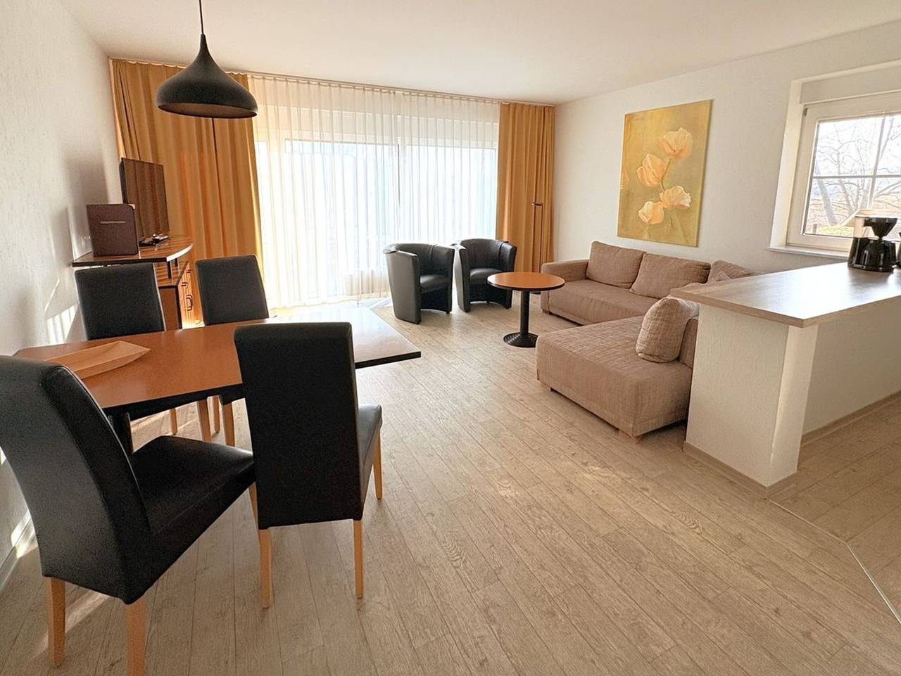 Ganze Ferienwohnung, Boddenhof Apartment 50 - hell und freundlich - Ferienwohnung 50 – Familienfreundlich, Haustiere erlaubt, mit Terrasse und Wlan in Buschvitz, Bergen auf Rügen und Umgebung