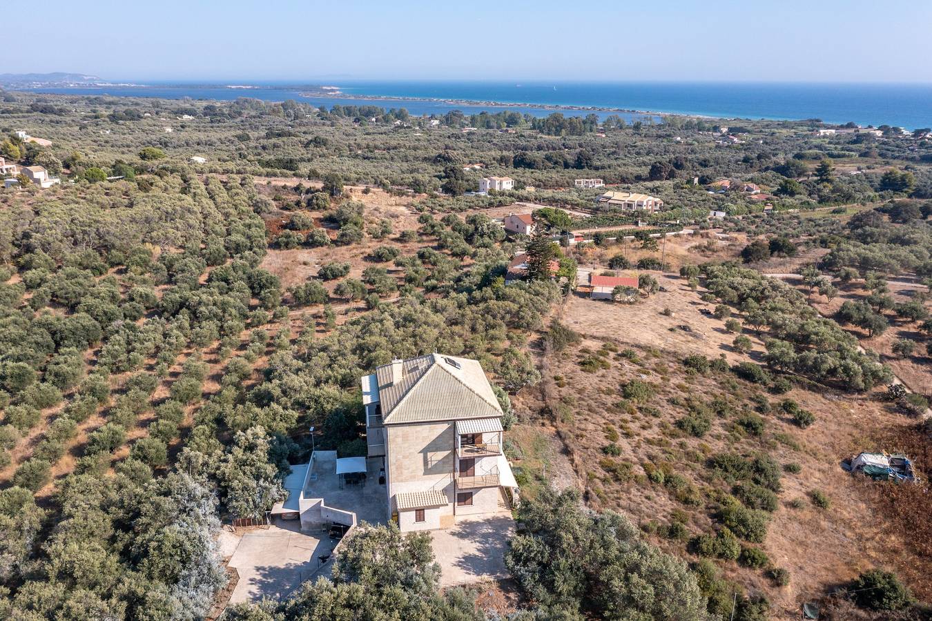 Entire apartment, Melissa apartment - stunning sea views, large garden and parking in Corfu