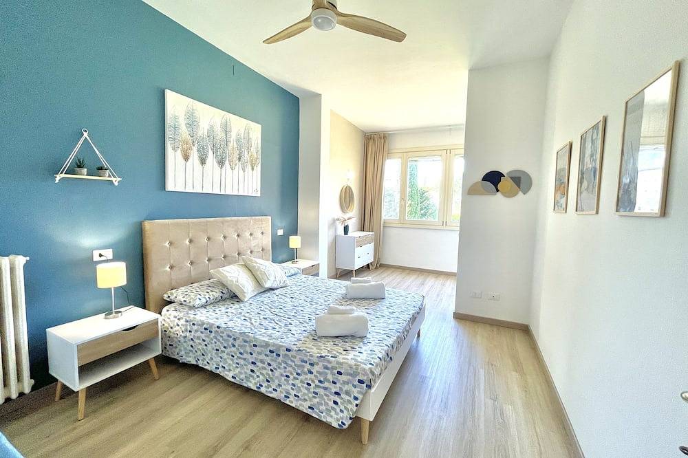 Villa Magnolia Garda Exklusive Villa am See mit Park, Steg, Pool. in Maderno, Toscolano-Maderno