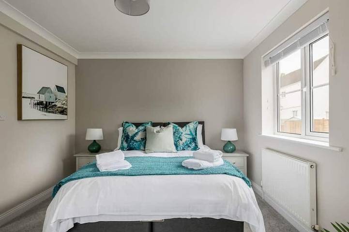Stylish Town House - Central, Detached, Parking, Garden in Bournemouth, Südwestengland