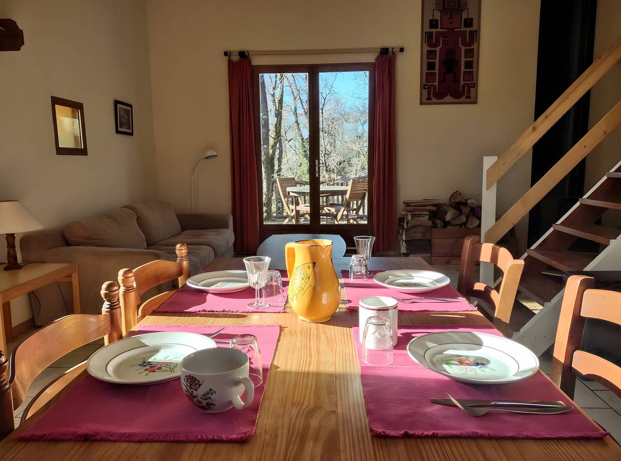 Gîte Le Hibou – Authentique maison de campagne avec piscine partagée in Paulhiac, Région de Villeneuve-sur-Lot