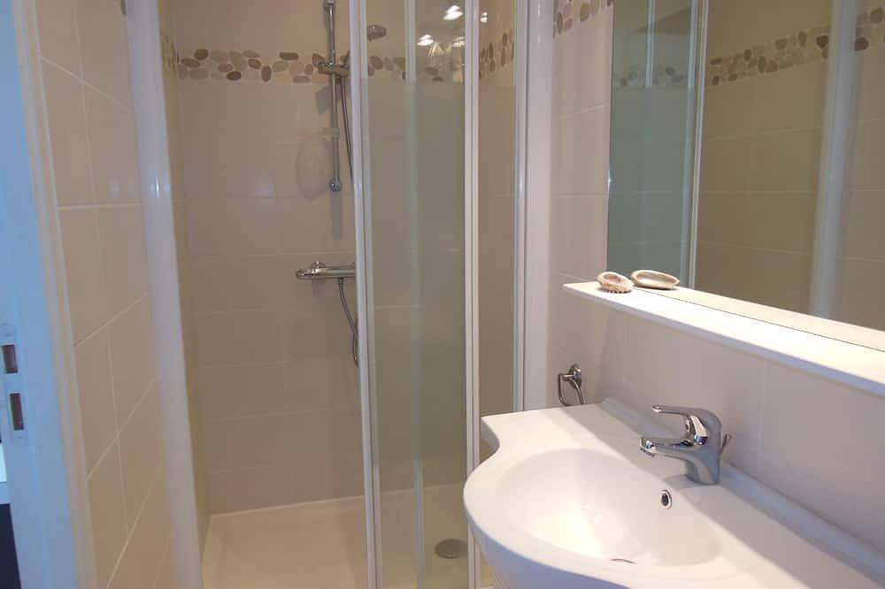 Casa de acceso directo a la playa desde el jardín. in Trébeurden, Costa de granito rosa