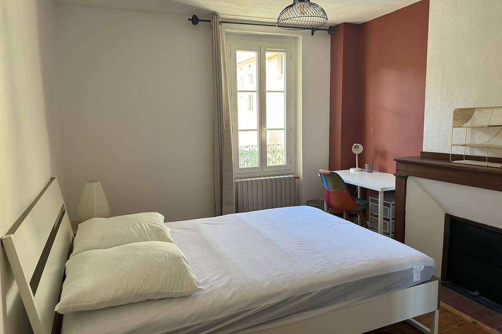 Character house, located beneath the Château de Foix. Ideal for families. in Foix, Ariège