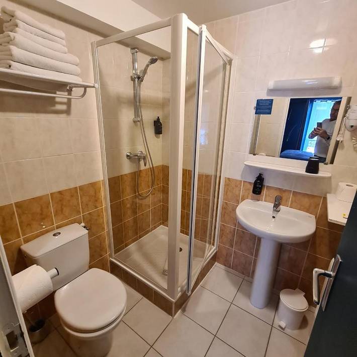 Hôtel pour 2 personnes, avec terrasse dans Office de Tourisme de Barcelonnette - 2