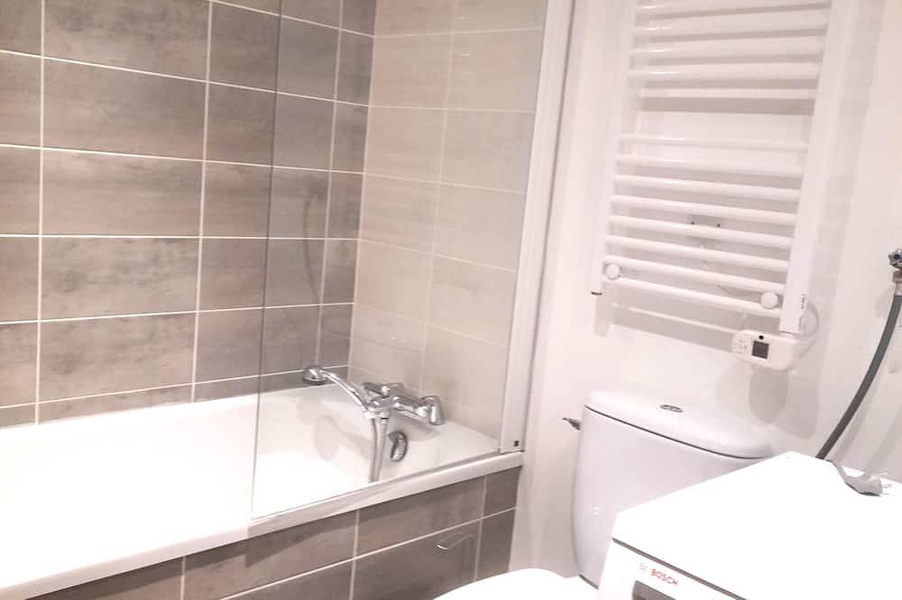 Appartement entier, Propriété 18è s, rénovée en 2020, appt de 80m² 2 chambres,  plage des Rosaires. in Les Rosaires, Plérin