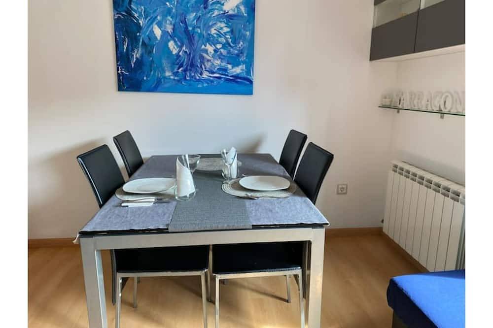 Appartamento intero, Sunny Family Comfort. Parking and Wi-Fi in Terrassa, Barcellona entroterra