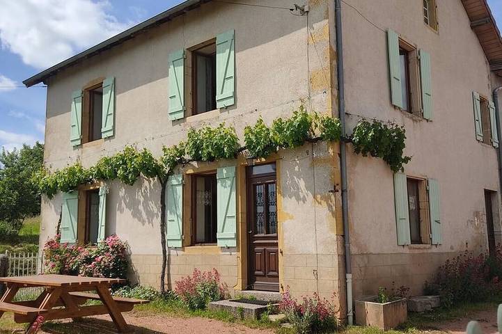 Gîte pour 13 personnes, avec jardin à Tancon