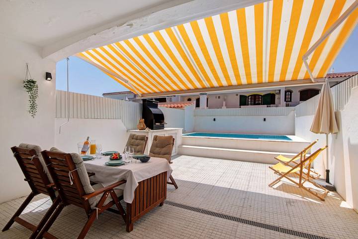 Casa rural para 8 personas, con Balcón y Jardín