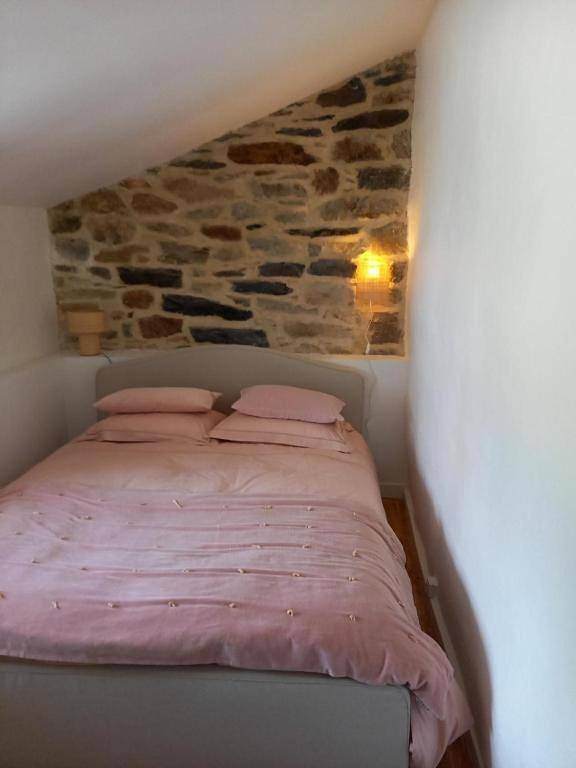 Maison, calme avec cheminée. in Botmeur, Région de Châteaulin