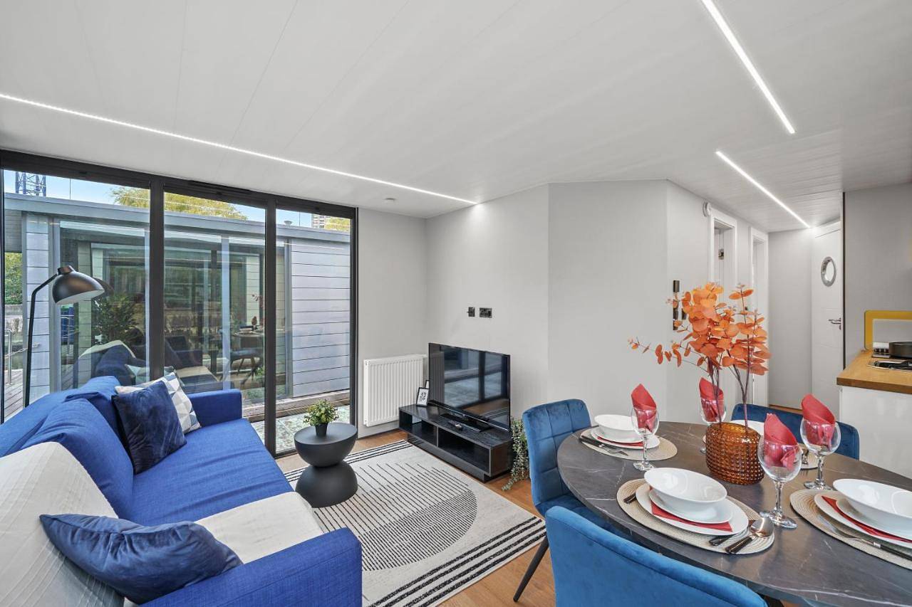 London Water Lodge Retreat - Sleeps 6 in Tower Hamlets, London
