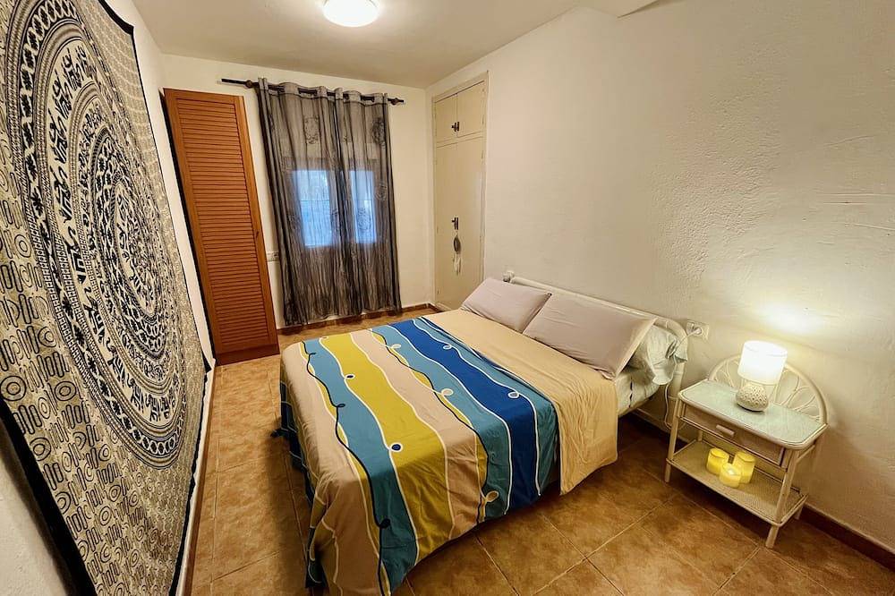 Apartamento entero, Estudio acogedor con barbacoa, jardín y parking privado cubierto in Alicante, Costa Blanca