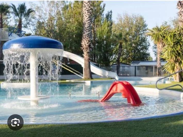 Location de vacances pour 5 personnes, avec vue et bassin pour enfant ainsi que piscine et terrasse, animaux acceptés dans Plages des Cabanes de Fleury - 2