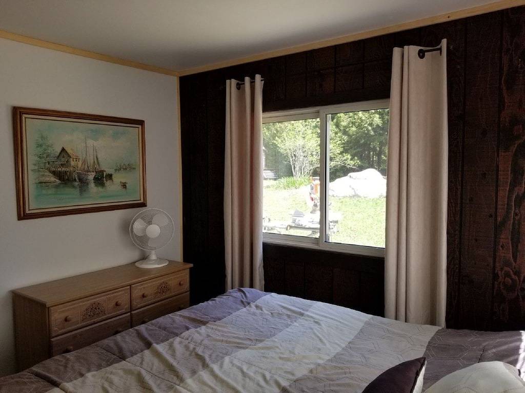 Nettes Vierjahreszeitenhäuschen Mit Sandstrand Auf See Muskoka in Muskoka