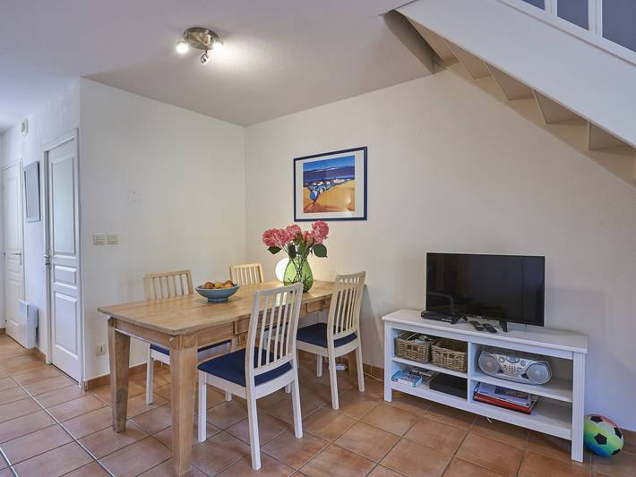 Gîte pour 4 personnes, avec jardin ainsi que terrasse et piscine à Nans-les-Pins - 4